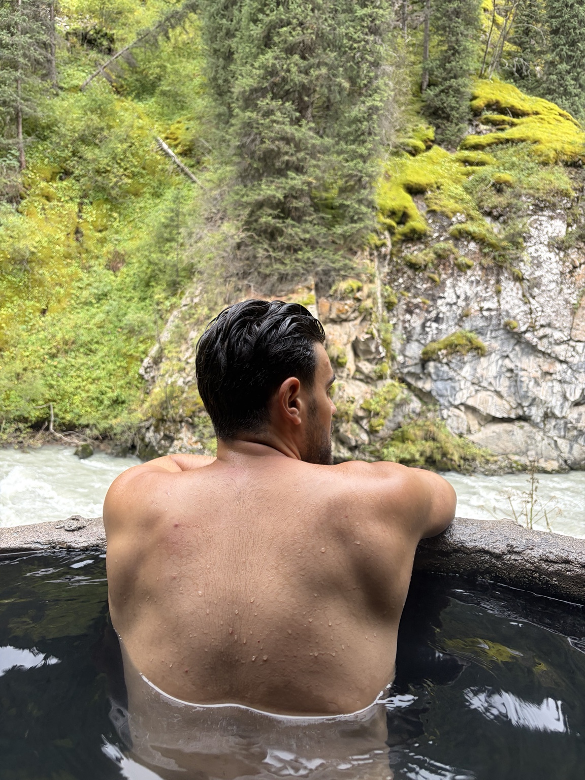 Kirghizistan — Karakol · Canyon · Eaux chaudes